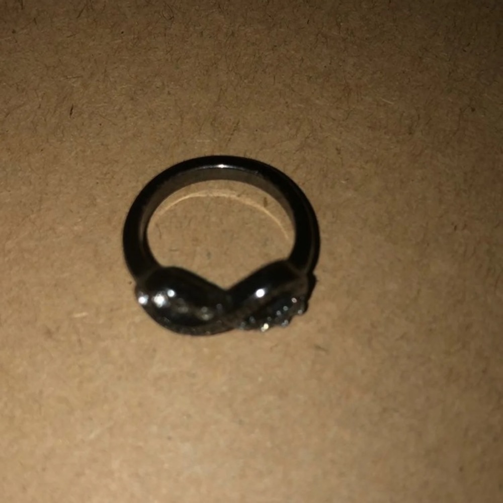 Women’s Rings - Picture 3 of 6